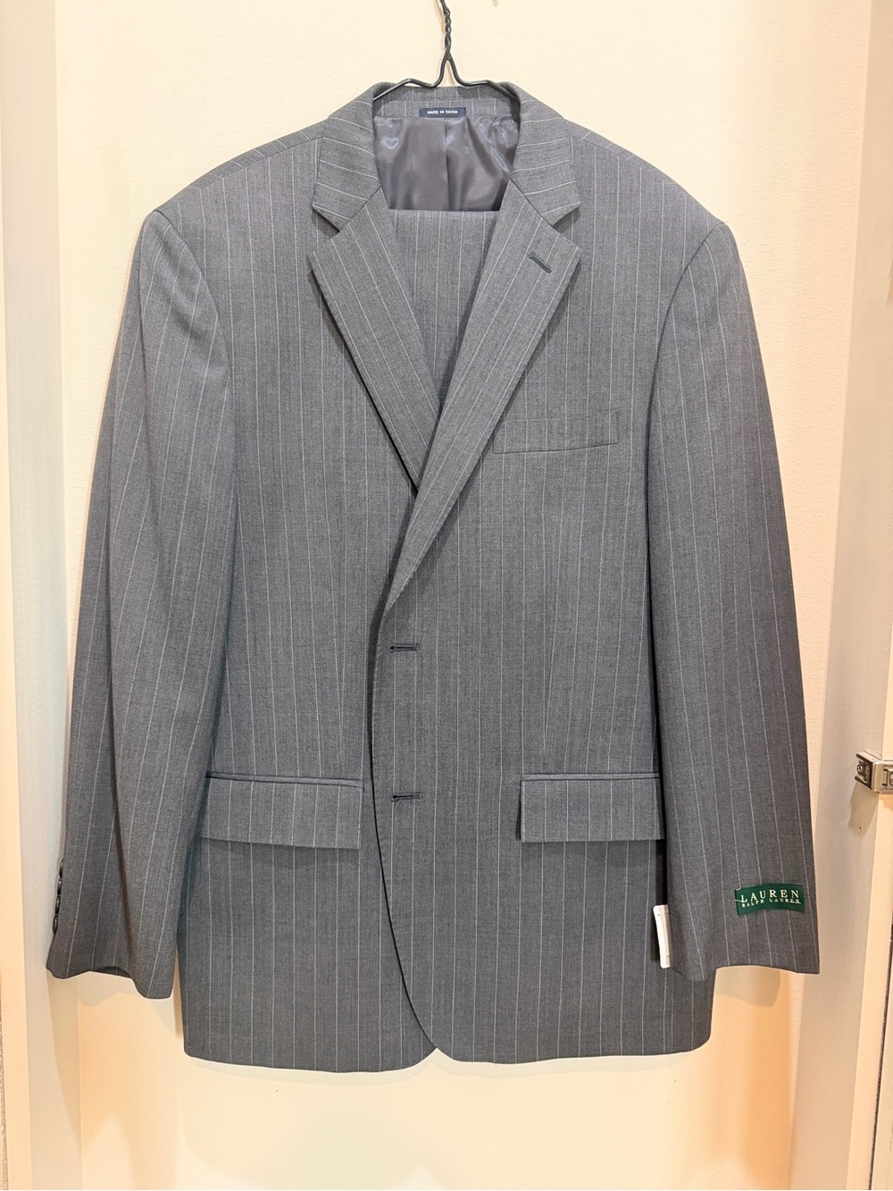 Ralph Lauren Gray Pinstripe Men's Two-Button Suit Jacket  42 R and pants in 36w